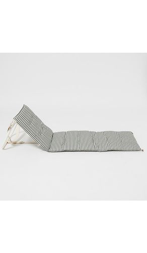 Reclining Beach Chair in - Sunnylife - Modalova