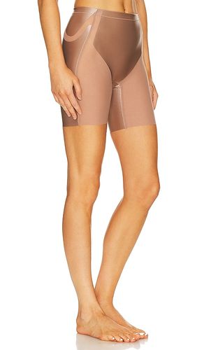 Shapeâ¢ Booty-Lifting Mid-Thigh Short in Beige. - size M (also in S, XS) - SPANX - Modalova
