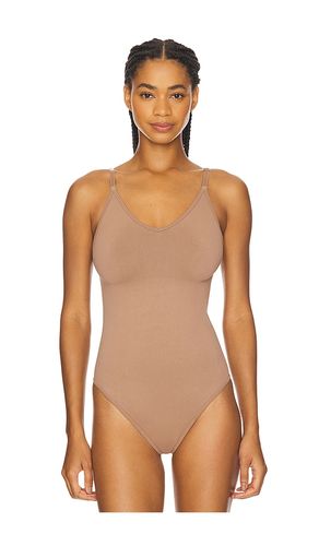 Sculpt Thong Bodysuit in Taupe. - size L (also in S) - SPANX - Modalova