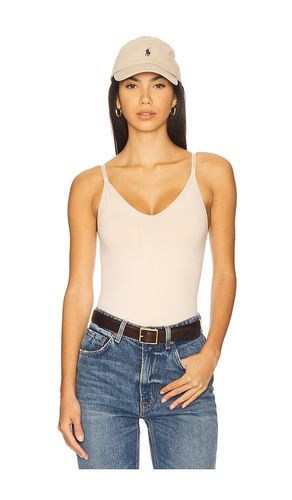 Sculpt Thong Bodysuit in Neutral. - size 1X (also in L, M, S, XL) - SPANX - Modalova