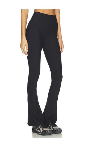 Smooth On Form Micro Flare Pant in . Taglia XL. Also in XS - SPANX - Modalova