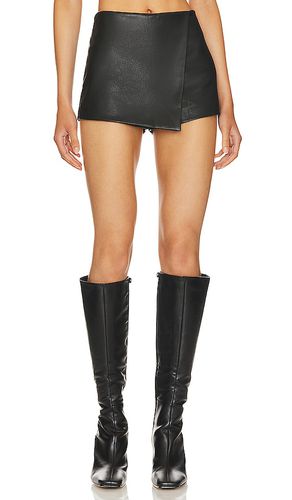 Sonya Faux Leather Skort in . Size L, XS - superdown - Modalova