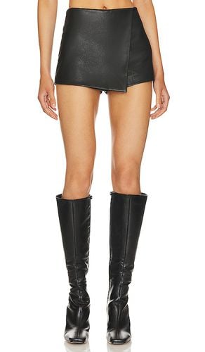 Sonya Faux Leather Skort in . Size S - superdown - Modalova