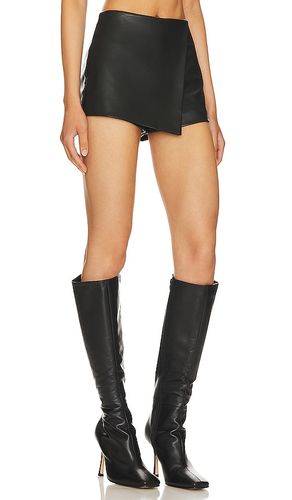 Sonya Faux Leather Skort in . Size M. Also in S, XS - superdown - Modalova