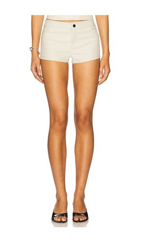 Gianna Faux Leather Shorts in Cream. - size S (also in M, XL) - superdown - Modalova