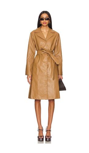 Viktoria Faux Leather Coat in Beige. - size L (also in M, S, XL, XS) - superdown - Modalova