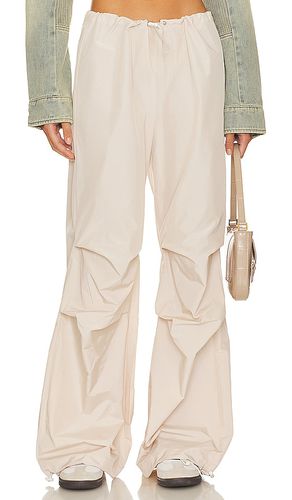 Ayla Parachute Pant in Ivory. - size L (also in M, XS) - superdown - Modalova