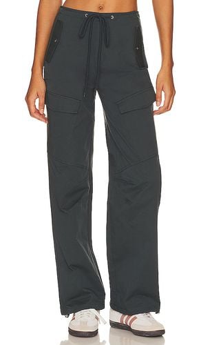 Beck Cargo Pant in Charcoal. - size M (also in L, S, XS, XXS) - superdown - Modalova