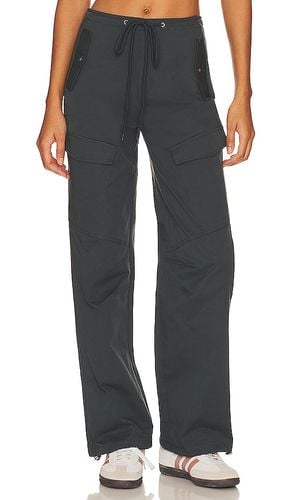 Beck Cargo Pant in Charcoal. - size S (also in L, XS, XXS) - superdown - Modalova