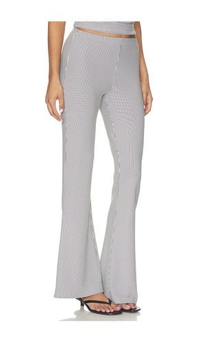 Libbie Bootcut Pant in . Size L. Also in M, S, XL, XS, XXS - superdown - Modalova