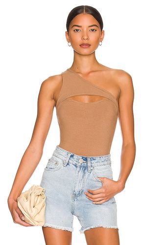 Sadra One Shoulder Bodysuit in Tan. - size L (also in M, S, XL, XS, XXS) - superdown - Modalova