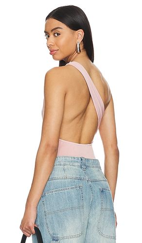 Sammy Strap Back Bodysuit in . - size L (also in M, S, XS) - superdown - Modalova