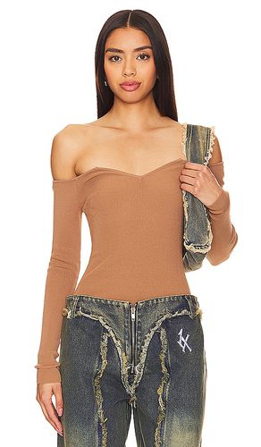 Ashton V Neck Bodysuit in Beige. - size M (also in L, S, XS) - superdown - Modalova