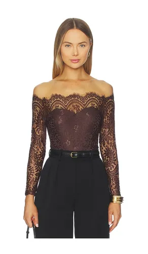 Rivka Off Shoulder Bodysuit in . Size L. Also in S, XS, XXS - superdown - Modalova