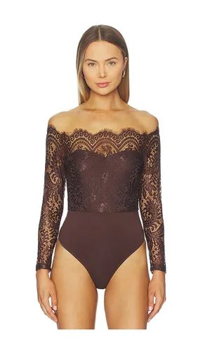 Rivka Off Shoulder Bodysuit in . Size M. Also in L, S, XS - superdown - Modalova