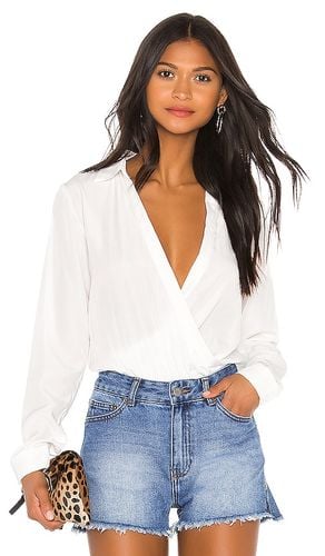 Presely Surplice Bodysuit in . Size S, XL, XS, XXS - superdown - Modalova