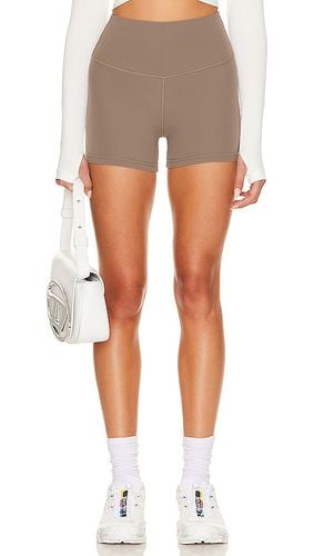 X REVOLVE Airweight High Waist 3.5 Short in Taupe. - size L (also in M, S) - Splits59 - Modalova