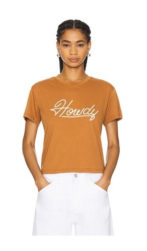 Howdy Dude Women's Crop Tee in Cognac. - size S (also in XS) - Sendero Provisions Co. - Modalova