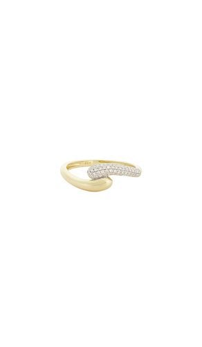 Pave Droplet Hug Ring in . Size 8 - STONE AND STRAND - Modalova