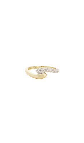 Pave Droplet Hug Ring in . Taglia 8 - STONE AND STRAND - Modalova