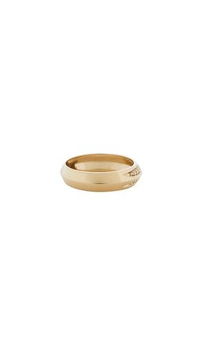 Pave Knife Edge Cigar Band in Metallic Gold. - size 7 (also in 8) - STONE AND STRAND - Modalova