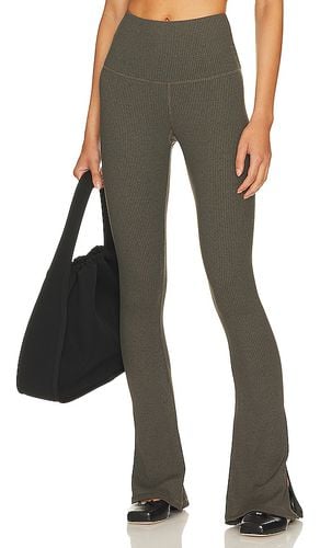 The Beau Flare Pant in Olive. - size M (also in S) - STRUT-THIS - Modalova