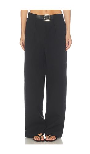 Matteo Belted Tuck Trousers in . Taglia L. Also in M, S - Source Unknown - Modalova