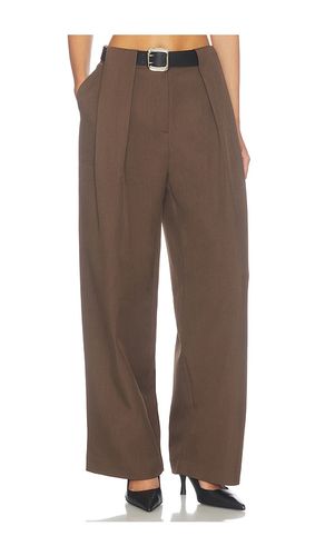 Matteo Belted Tuck Trousers in . Taglia L. Also in M, S - Source Unknown - Modalova