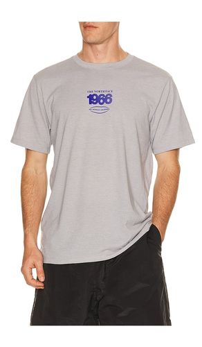 Tri-Blend Logo Play Short Sleeve Tee in . Size S. Also in M, XL/1X - The North Face - Modalova