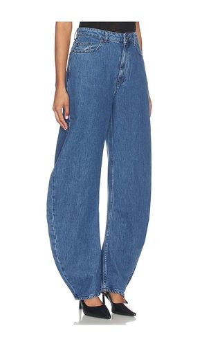 Draped Barrel Leg Jeans in Blue. - size 24 (also in 25, 26, 27, 28, 29, 31, 32) - ROTATE - Modalova