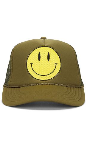 Friday Feelin Smiley Hat in Green - Friday Feelin - Modalova