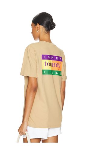 Summer Flag Tee in Brown. - size L (also in M, S, XL/1X, XS) - Tommy Jeans - Modalova