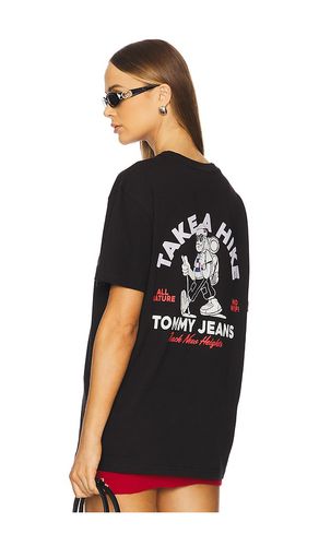 Outdoors Novelty Tee in . - size L (also in M, S, XL/1X) - Tommy Jeans - Modalova