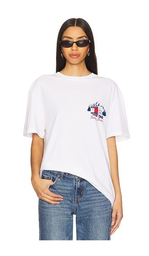 Camiseta outdoors novelty en color talla L en - White. Talla L (también en M, S, XL/1X) - Tommy Jeans - Modalova