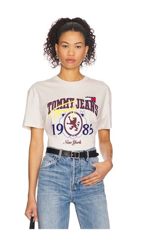 Varsity Novelty Tee in Cream. - size L (also in M, S, XL/1X, XS) - Tommy Jeans - Modalova