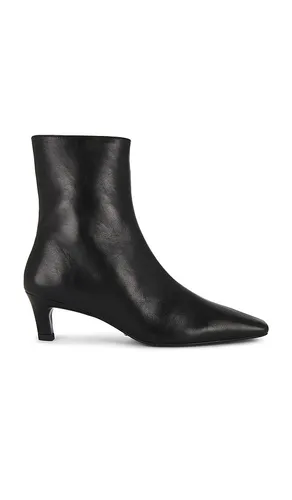 Estelle Boot in . Size 10. Also in 5.5, 6, 6.5, 7, 7.5, 8 - Tony Bianco - Modalova