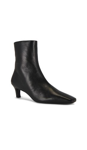 Estelle Boot in . Size 6. Also in 9.5 - Tony Bianco - Modalova