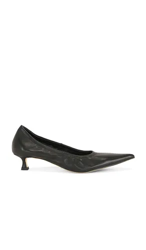 Costa Pump in . Size 5. Also in 6.5, 7, 7.5, 8, 8.5, 9, 9.5 - Tony Bianco - Modalova