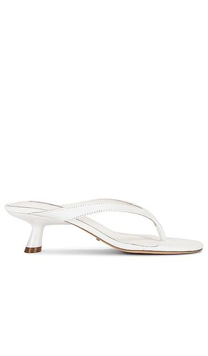 X REVOLVE Krista Sandal in White. - size 5 (also in 5.5, 6, 6.5, 7, 7.5, 8, 8.5, 9, 9.5) - Tony Bianco - Modalova