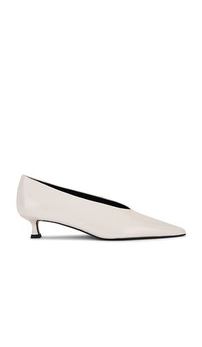 Cherry Pump in White. - size 7 (also in 5, 7.5, 8, 8.5, 9, 9.5) - Tony Bianco - Modalova