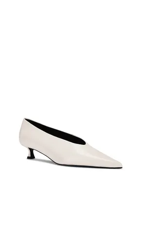 Cherry Pump in . Size 10. Also in 5, 6.5, 7, 7.5, 8, 8.5, 9, 9.5 - Tony Bianco - Modalova