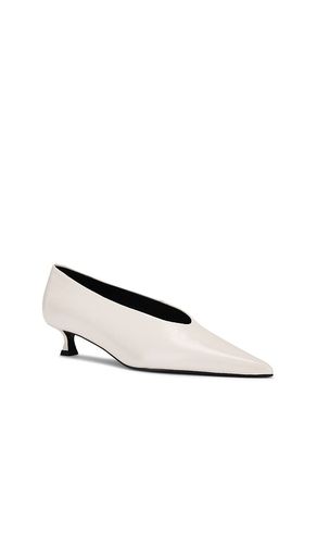 Cherry Pump in . Size 10. Also in 5, 6, 6.5, 7, 7.5, 8, 8.5, 9, 9.5 - Tony Bianco - Modalova