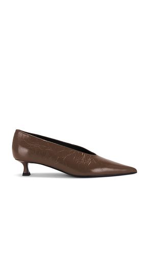 Cherry Pump in Brown. - size 10 (also in 5, 7, 7.5, 8, 8.5, 9, 9.5) - Tony Bianco - Modalova