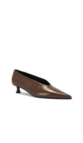 Cherry Pump in . Size 10. Also in 5.5, 6, 6.5, 7, 7.5, 8, 8.5, 9, 9.5 - Tony Bianco - Modalova