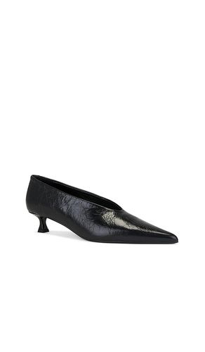Cherry Pump in . Size 6. Also in 10, 5, 6.5, 7, 7.5, 8, 8.5, 9, 9.5 - Tony Bianco - Modalova