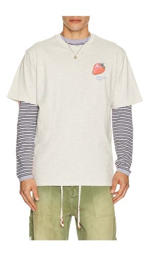 Strawberry Tee in . Taglia L. Also in M, S, XL/1X - thisisneverthat - Modalova