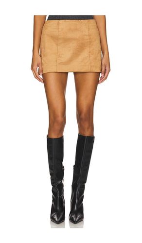 Ginny Faux Suede Mini Skirt in Tan. - size L (also in M, S) - Tularosa - Modalova