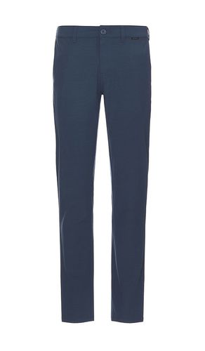 Otc Tech Chino Pant in Blue. - size 30 (also in 32) - TravisMathew - Modalova