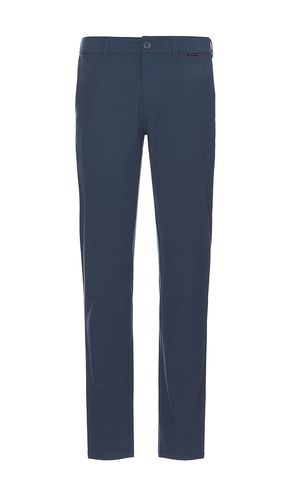 Otc Tech Chino Pant in Blue. - size 30 (also in 36) - TravisMathew - Modalova