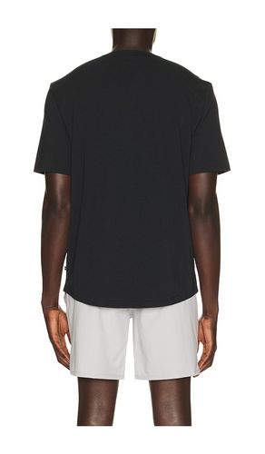 Cloud Henley Tee in . Size L. Also in S, XL/1X - TravisMathew - Modalova